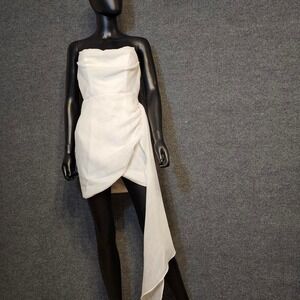 Maniju, elegant white strapless mini dress‎